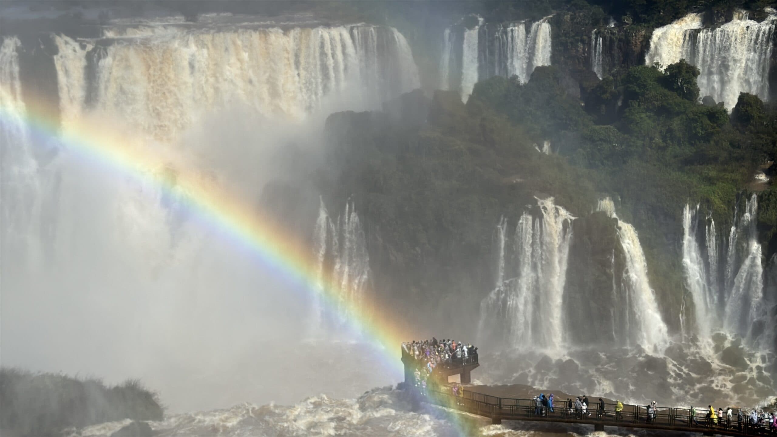 Iguazu Falls records flow of 4.9 million liters