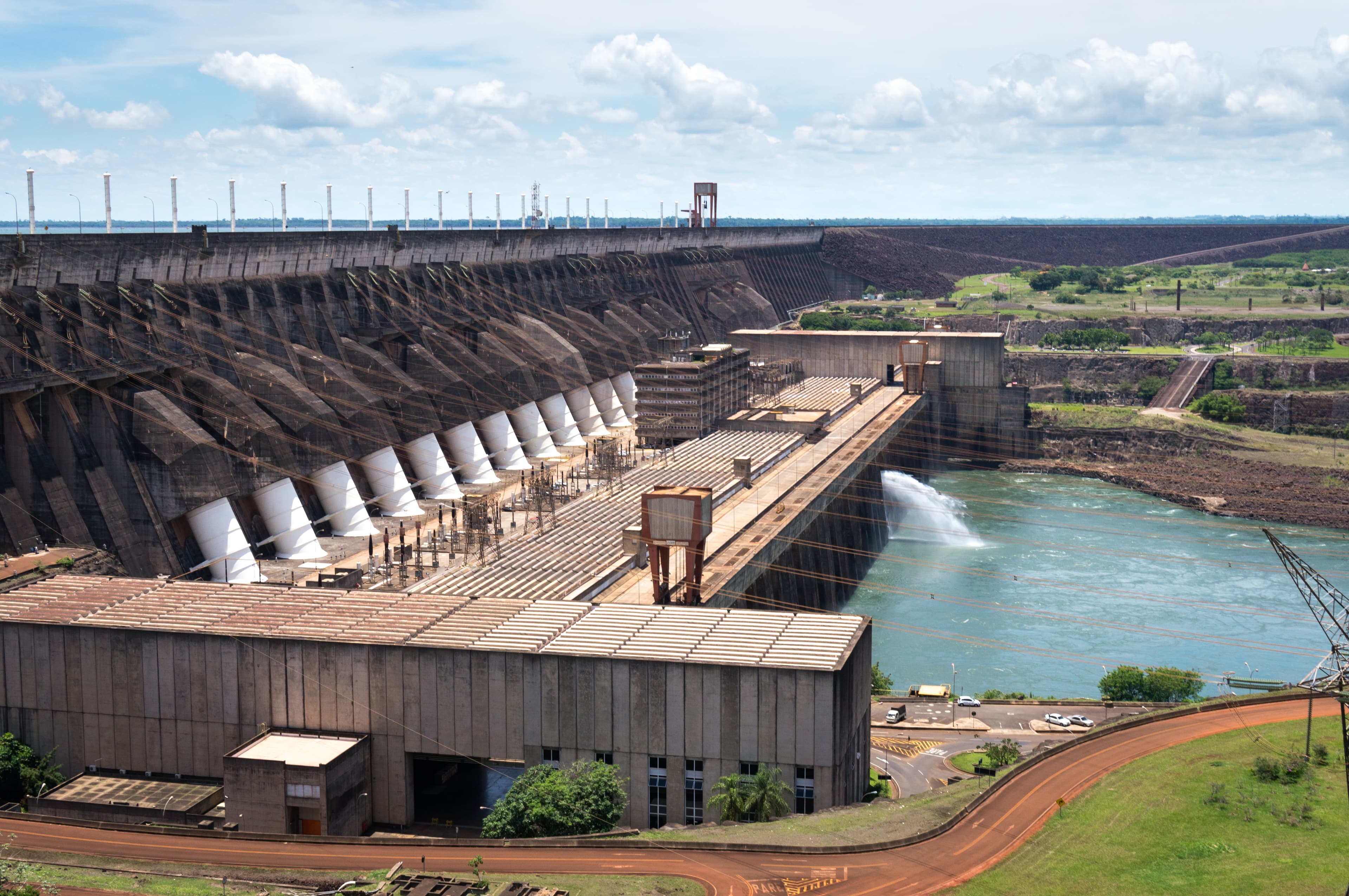 Itaipu Dam: what's the best time to visit and skip the line?