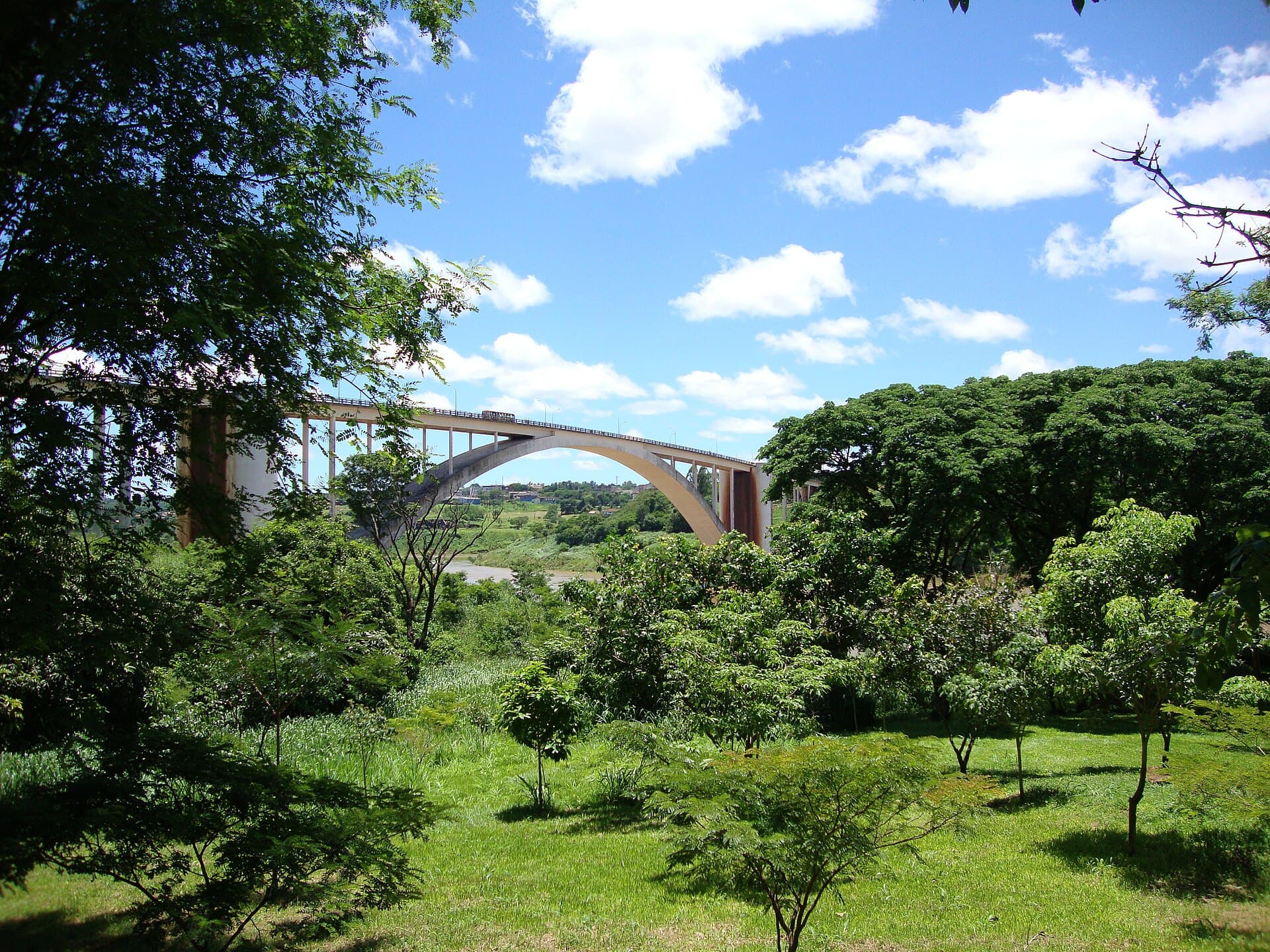 How to get from Foz to Ciudad del Este: by bus, on foot or by car